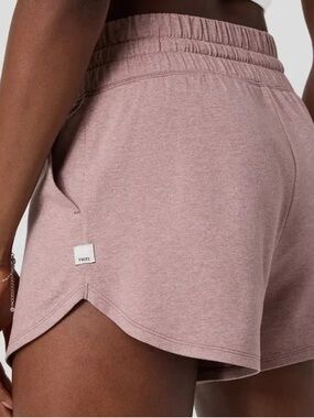 Vuori performance 2.0 halo shorts small (Zion pink?)